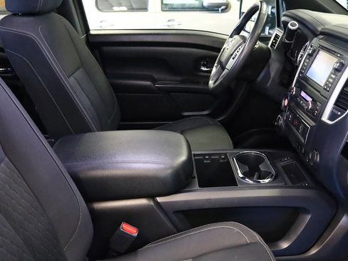 Used 2018 Nissan Titan SV w/ SV Convenience Package AWD/4WD image 26