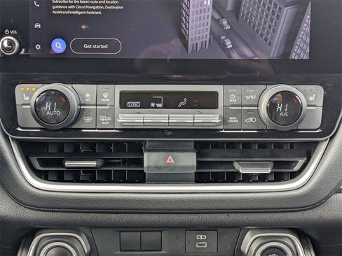 Used 2025 Toyota Grand Highlander AWD image 28