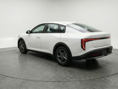 Used 2025 Kia K4 LXS image 6