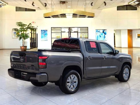 Used 2022 Nissan Frontier SV RWD image 5