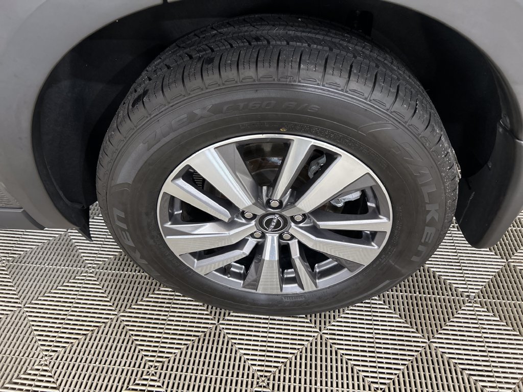 Used 2023 Nissan Pathfinder SL AWD/4WD image 10
