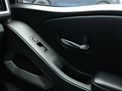 Used 2025 Nissan Frontier SV w/ SV Convenience Package image 40