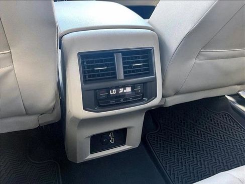 Used 2020 Volkswagen Atlas SE FWD image 22