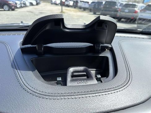Used 2020 Jeep Cherokee Limited AWD/4WD image 23