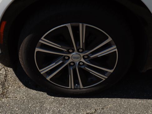 Used 2024 Cadillac Lyriq Luxury RWD image 14