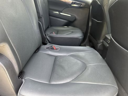 Used 2021 Toyota Highlander Limited AWD/4WD image 12