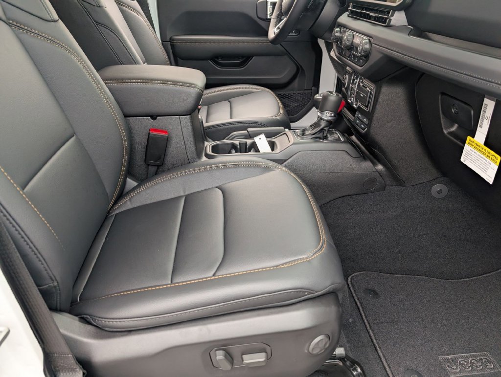 New 2026 Jeep Wrangler Unlimited Sahara AWD/4WD image 30