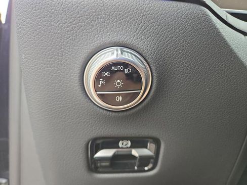 Used 2023 Mercedes-Benz GLC 300 4MATIC image 16