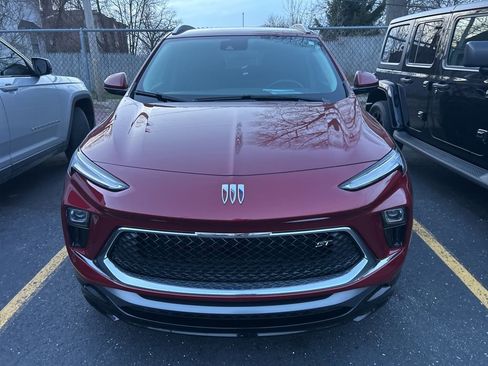 Used 2024 Buick Encore GX Sport Touring image 3