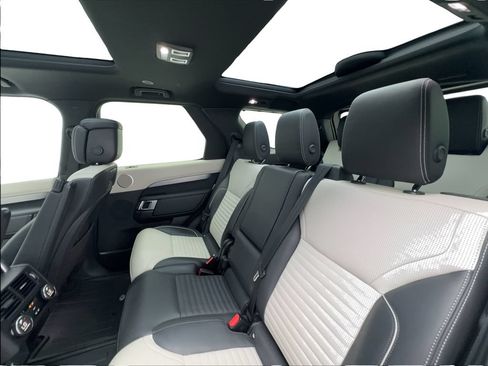 Used 2023 Land Rover Discovery HSE R-Dynamic AWD/4WD image 25