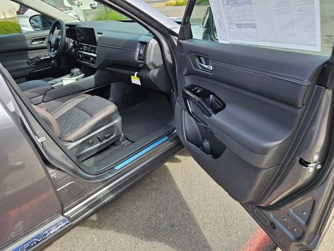 New 2026 Nissan Pathfinder Platinum w/ Accent Package AWD/4WD image 13