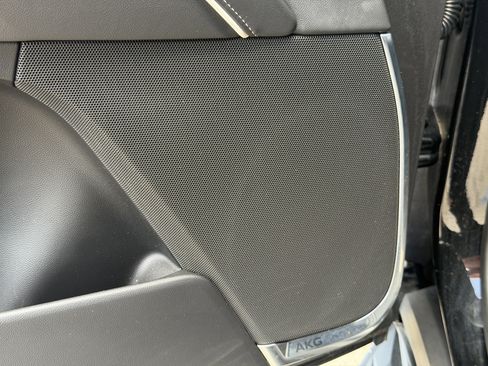 Used 2022 Cadillac Escalade Premium Luxury RWD image 20