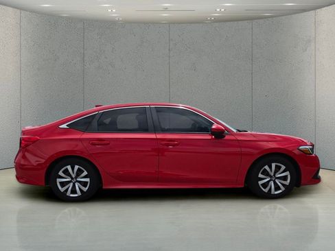 Used 2022 Honda Civic LX image 2
