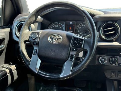Used 2021 Toyota Tacoma TRD Off-Road w/ Technology Package AWD/4WD image 15