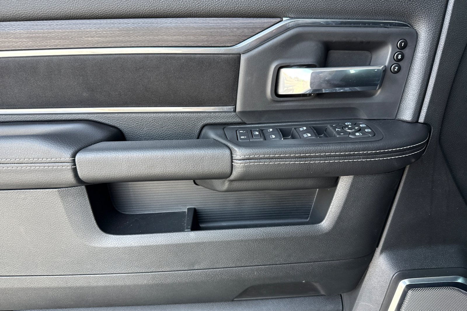 New 2026 RAM 3500 Laramie AWD/4WD image 14