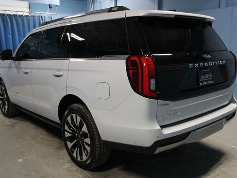 Used 2025 Ford Expedition Platinum w/ Platinum Ultimate Package image 38