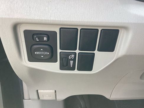 Used 2012 Toyota Prius Two image 18