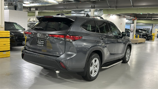 Used 2020 Toyota Highlander LE AWD/4WD image 4