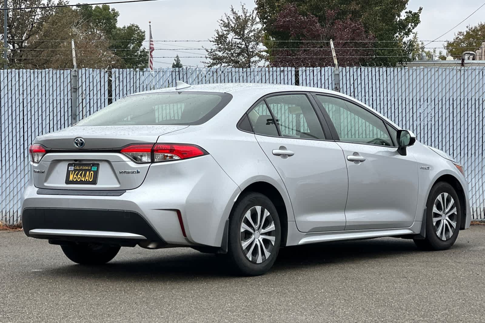Used 2020 Toyota Corolla LE FWD image 3