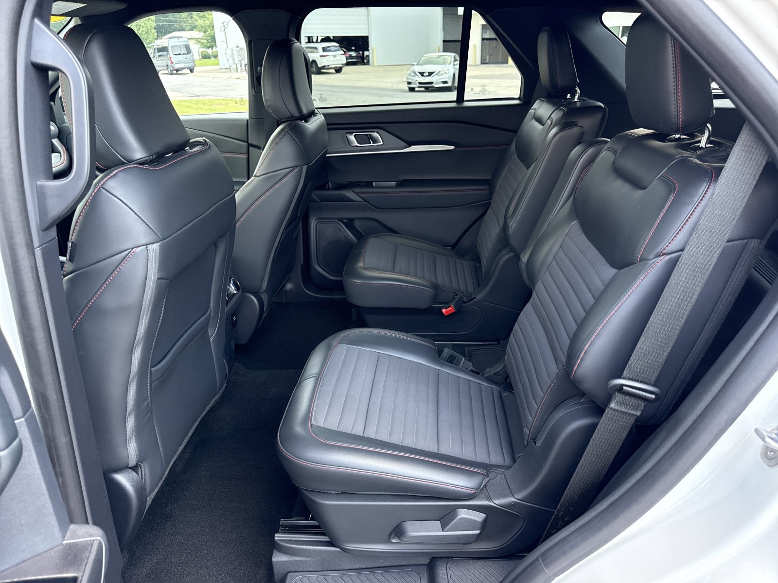 Used 2025 Ford Explorer ST-Line w/ Premium Package AWD/4WD image 10