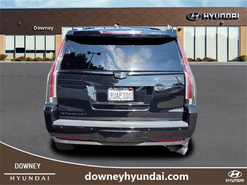 Used 2020 Cadillac Escalade Premium Luxury image 5