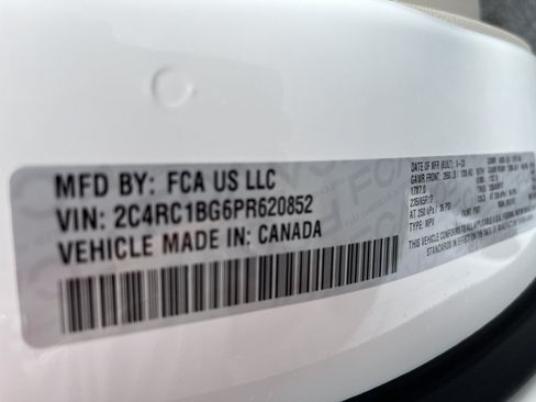 Used 2023 Chrysler Pacifica Touring-L FWD image 33
