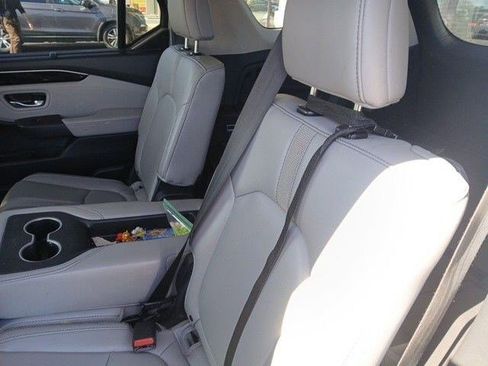 Certified 2023 Honda Pilot Touring image 11