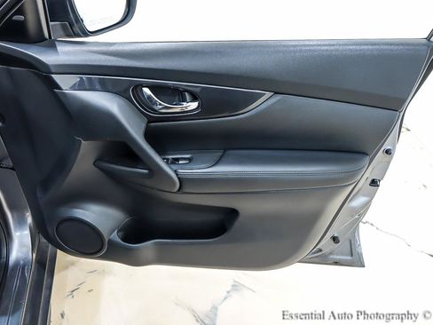 Used 2020 Nissan Rogue SV AWD/4WD image 29