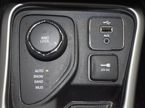 Used 2018 Jeep Compass Latitude w/ Cold Weather Group image 23