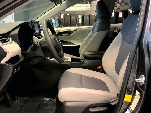 Used 2019 Toyota RAV4 XLE image 8