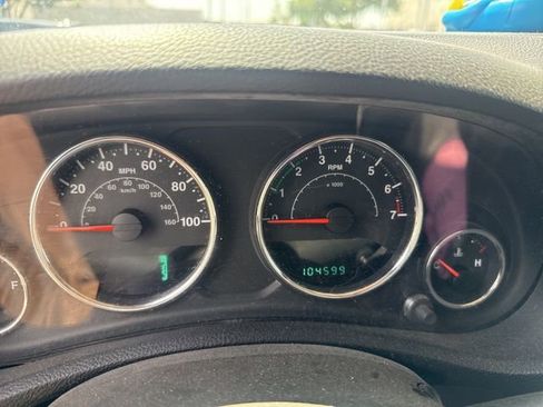 Used 2013 Jeep Wrangler Unlimited Rubicon w/ Connectivity Group AWD/4WD image 8