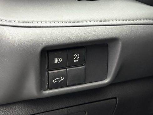 Used 2025 Toyota Highlander XLE AWD/4WD image 15