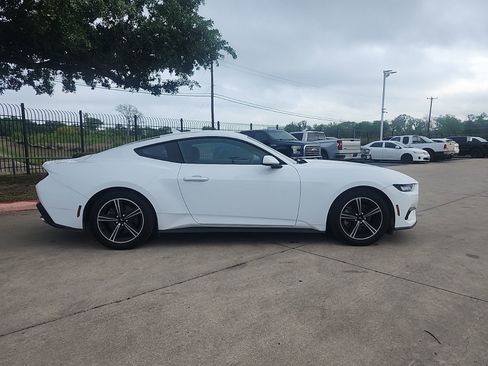 Used 2024 Ford Mustang Coupe RWD image 2