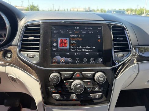 Used 2021 Jeep Grand Cherokee Summit AWD/4WD image 12