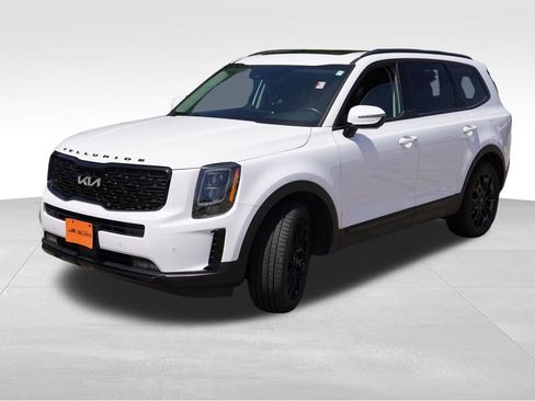 Certified 2022 Kia Telluride SX w/ Nightfall Edition Package AWD/4WD image 11