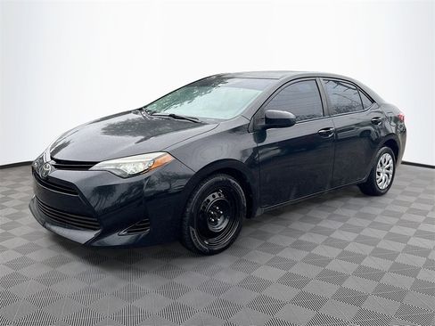 Used 2017 Toyota Corolla LE image 4