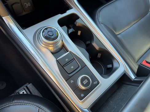 Used 2023 Ford Explorer XLT w/ Equipment Group 202A image 9