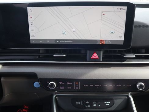 Used 2025 Kia Carnival EX image 27