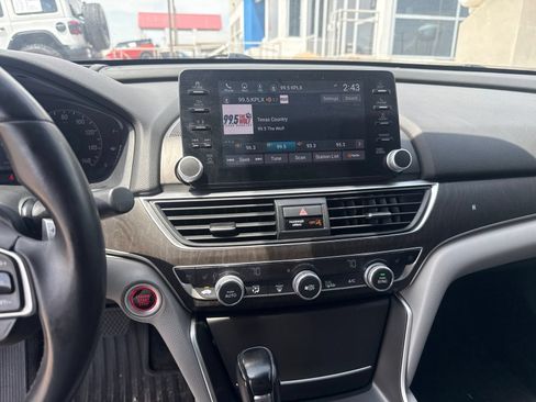 Used 2018 Honda Accord Touring image 22