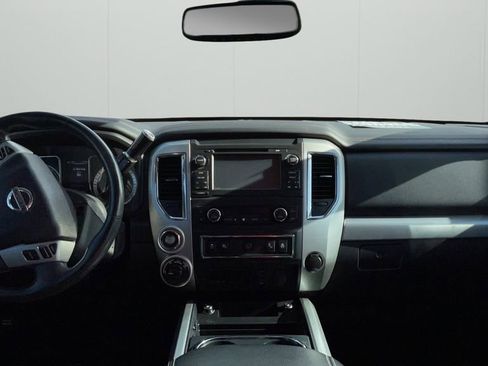 Used 2017 Nissan Titan PRO-4X w/ Pro-4x Convenience Package AWD/4WD image 12
