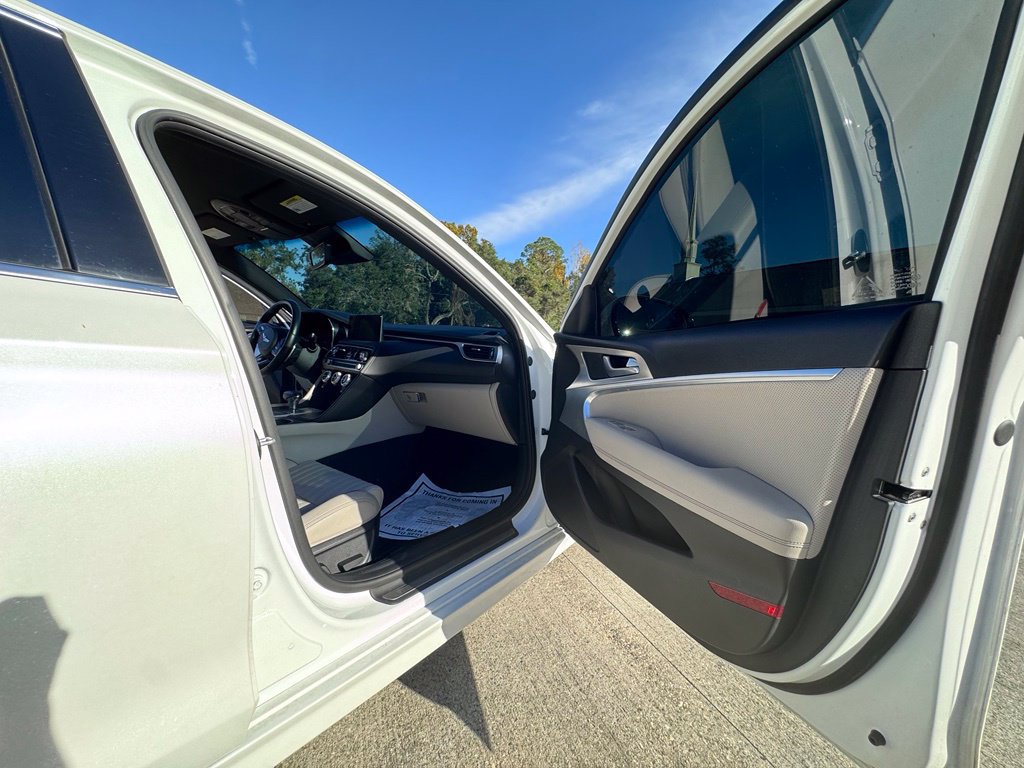 Used 2023 Genesis G70 3.3T RWD image 21