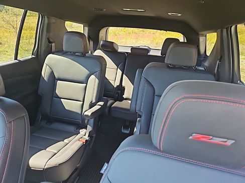 Used 2025 Chevrolet Traverse Z71 w/ LPO, Floor Liner Package image 16