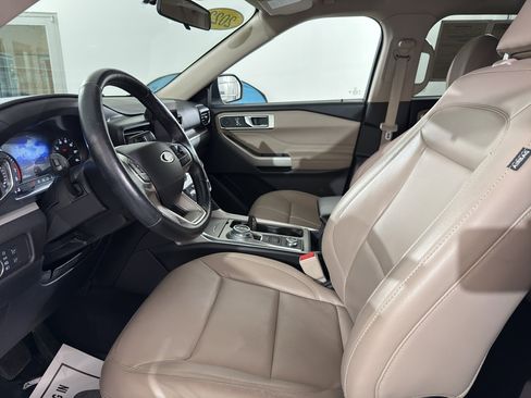 Used 2022 Ford Explorer XLT w/ Equipment Group 202A image 19