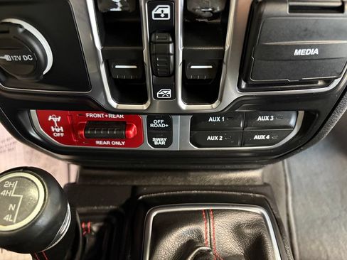 Used 2021 Jeep Wrangler Unlimited Rubicon AWD/4WD image 18