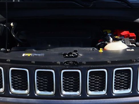 Used 2019 Jeep Compass Latitude FWD image 58