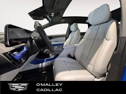New 2026 Cadillac Optiq Luxury 2 image 10