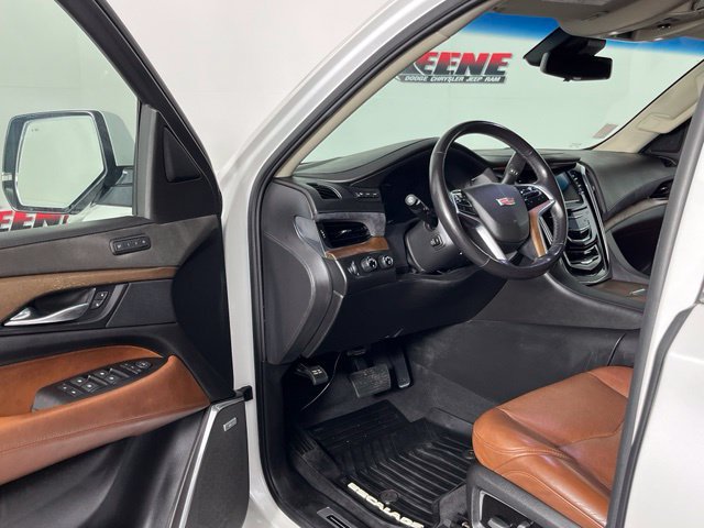 Used 2018 Cadillac Escalade Luxury AWD/4WD image 25