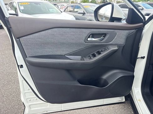 Used 2023 Nissan Rogue SV FWD image 10