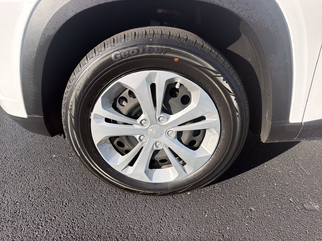 Used 2025 Chevrolet Trax LS FWD image 10