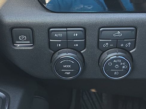 Used 2024 Chevrolet Silverado 1500 LT Trail Boss image 24